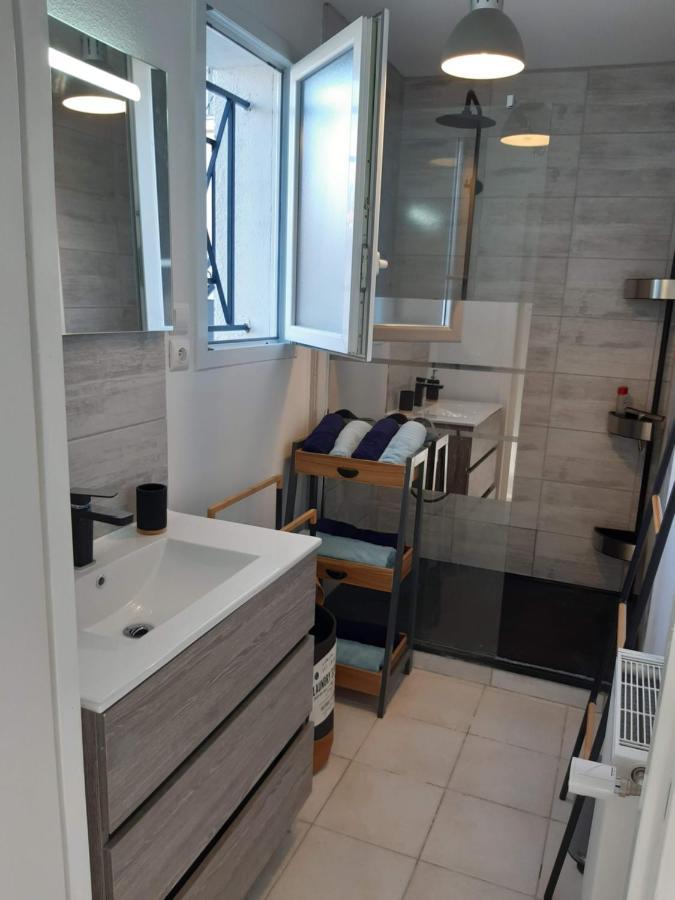Appartement Renove Le New-York En Centre Ville - Terrasse Et Parking - Non Climatise La Roche-Chalais Экстерьер фото