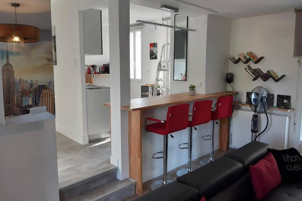 Appartement Renove Le New-York En Centre Ville - Terrasse Et Parking - Non Climatise La Roche-Chalais Экстерьер фото