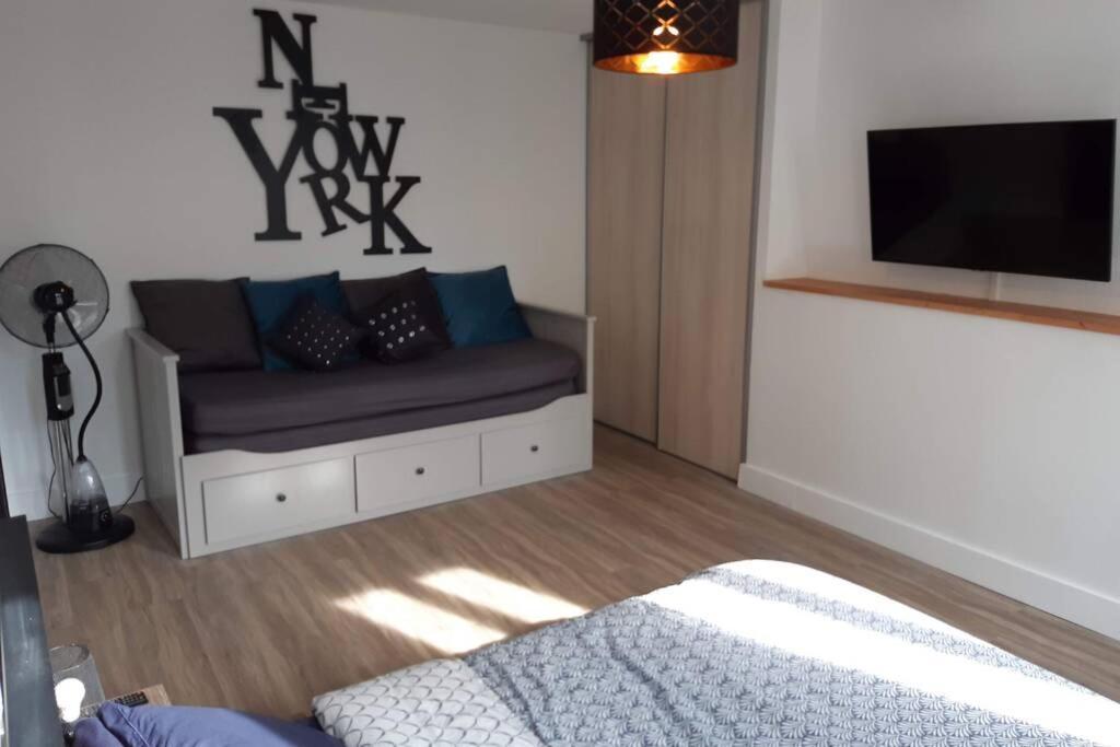 Appartement Renove Le New-York En Centre Ville - Terrasse Et Parking - Non Climatise La Roche-Chalais Экстерьер фото